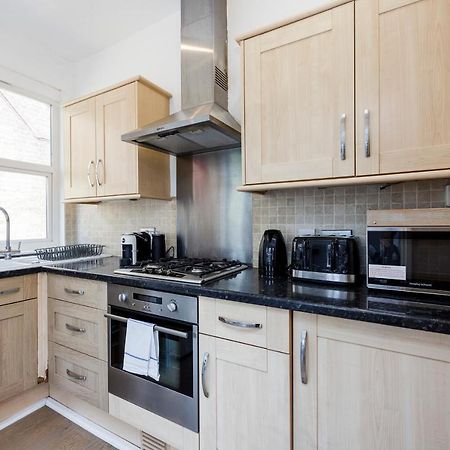 Welcomestay Colliers Wood Two Bed Apartment - Home Away From Home Londen Buitenkant foto