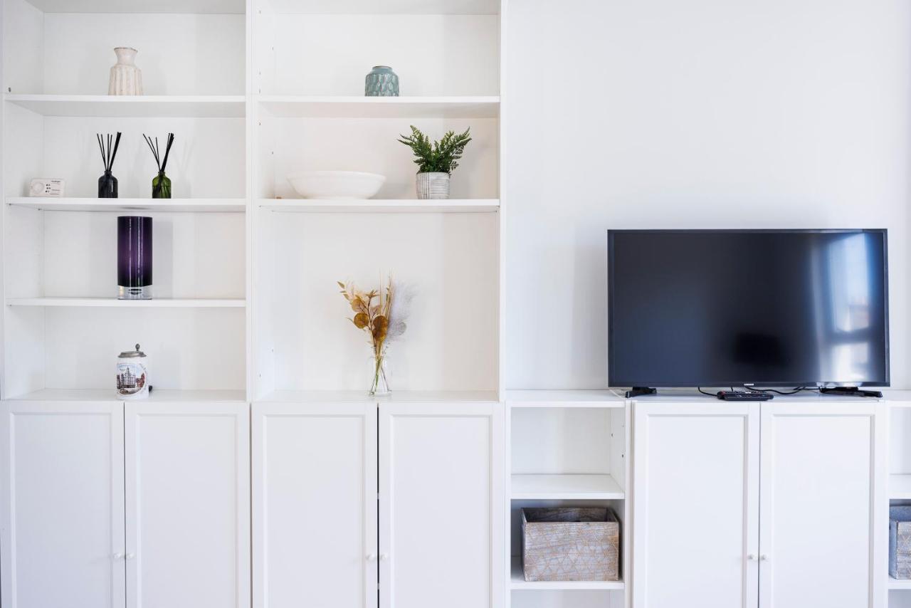 Welcomestay Colliers Wood Two Bed Apartment - Home Away From Home Londen Buitenkant foto