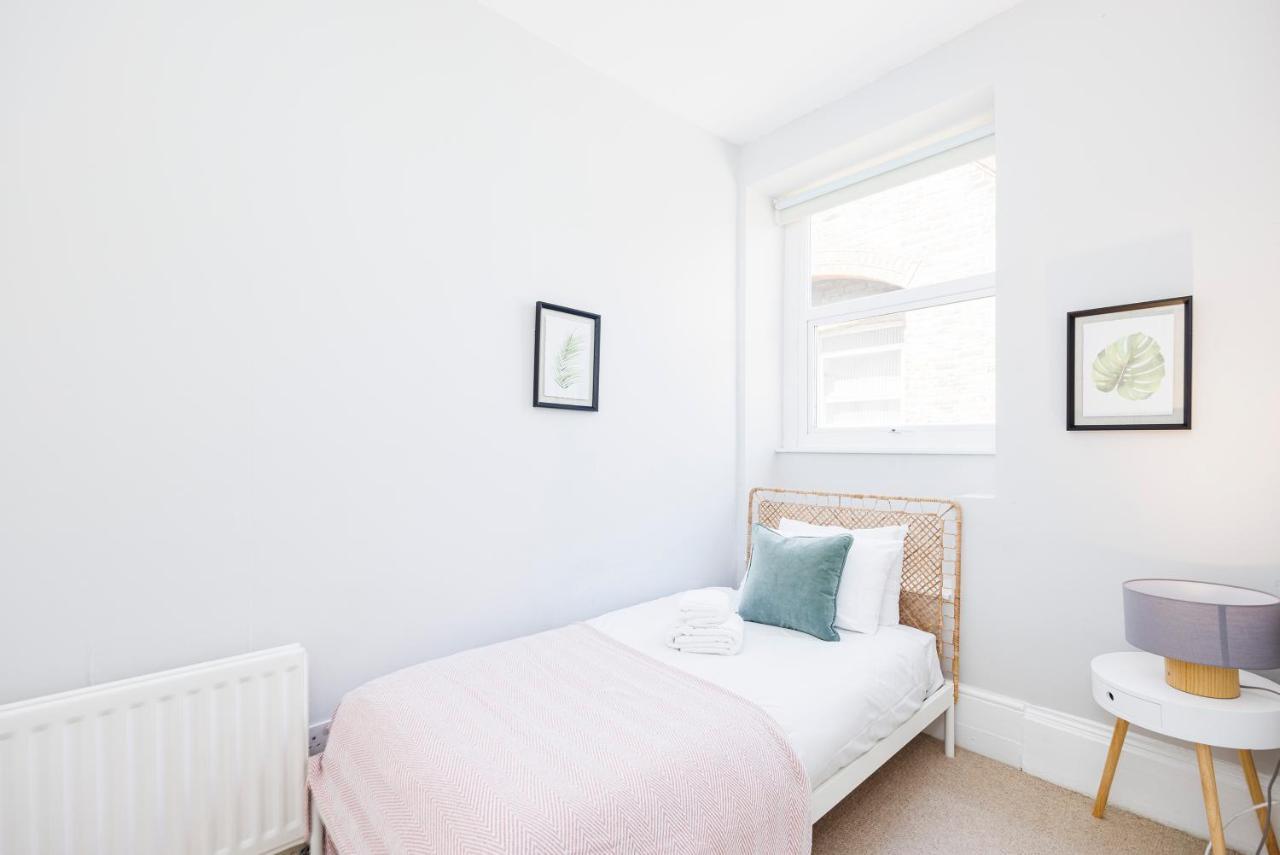 Welcomestay Colliers Wood Two Bed Apartment - Home Away From Home Londen Buitenkant foto