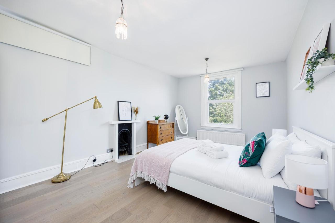 Welcomestay Colliers Wood Two Bed Apartment - Home Away From Home Londen Buitenkant foto