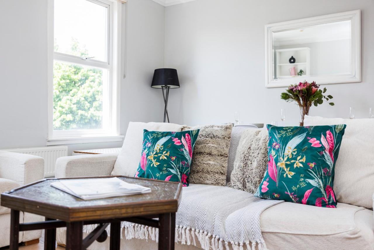 Welcomestay Colliers Wood Two Bed Apartment - Home Away From Home Londen Buitenkant foto