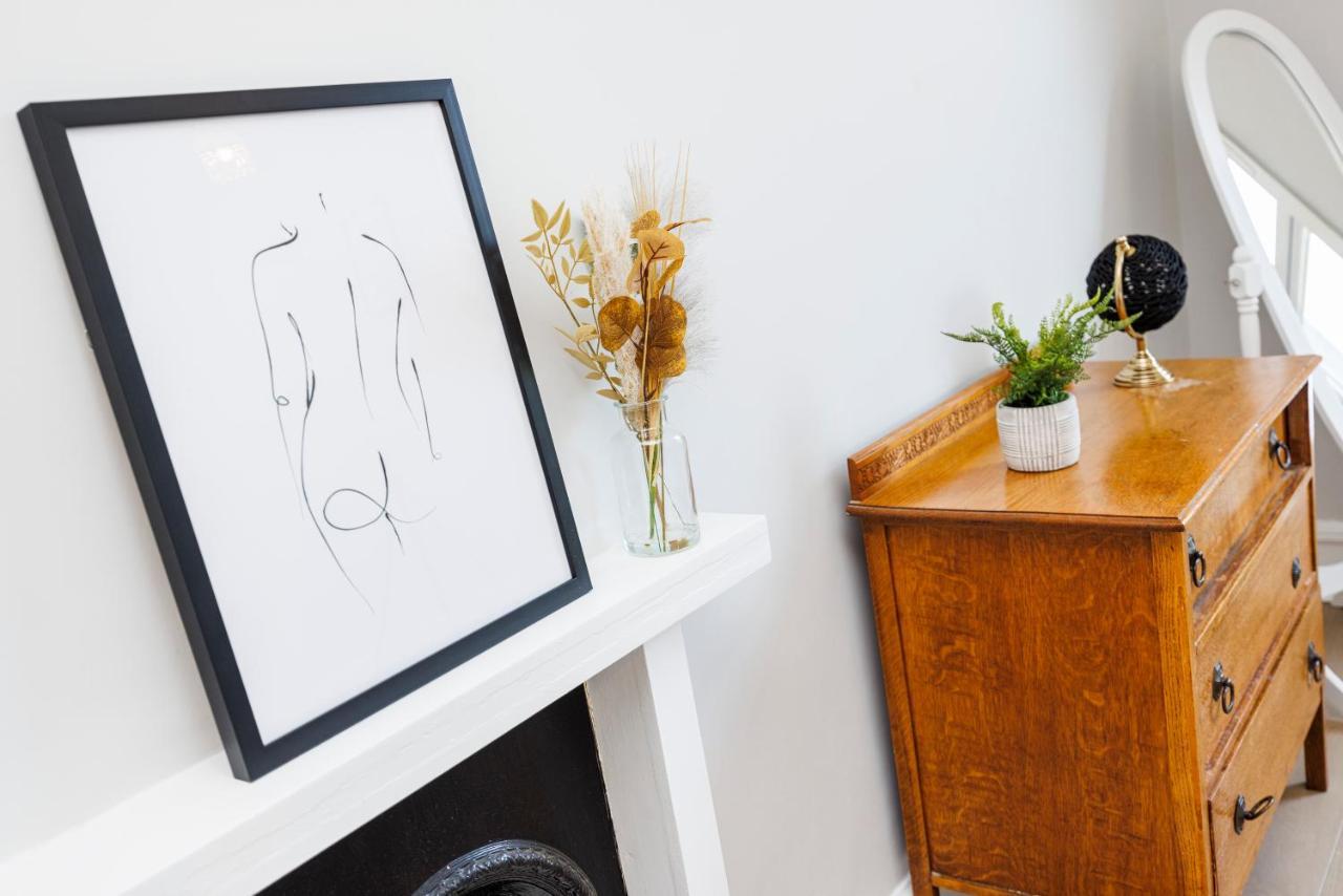 Welcomestay Colliers Wood Two Bed Apartment - Home Away From Home Londen Buitenkant foto